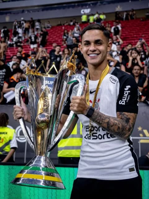 Atleta Luiz Gustavo, acompanhado por Ary Brum